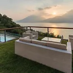 By The Pool With Stunning View * בלאנו